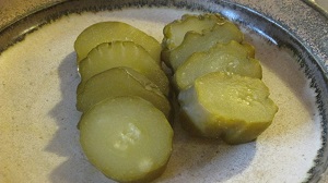 Make Old-Fashioned Dill Pickles Image